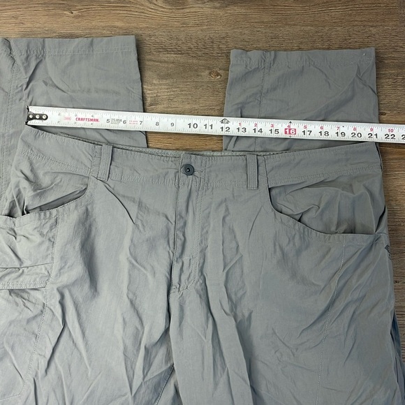Mountain Hardware Men’s Grey Zip Off Convertible Outdoor Pants, size 42x34 - Picture 2 of 12